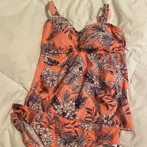 Maternity swimwear